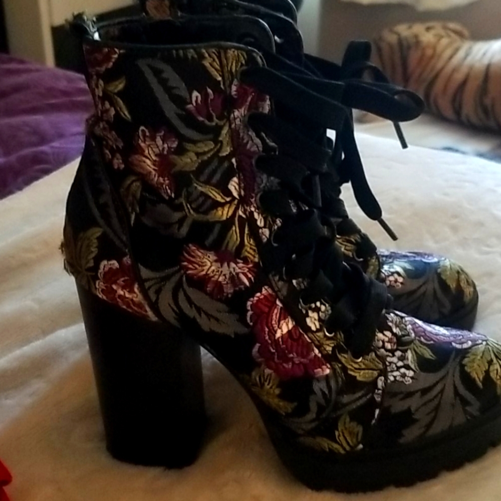 Unique boots Steven Madden